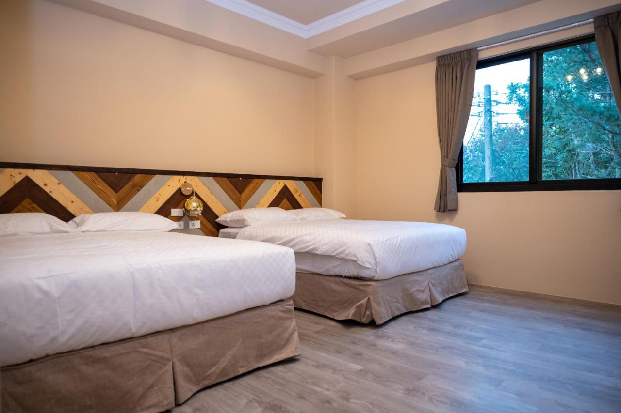 Vierbettzimmer mit Dusche