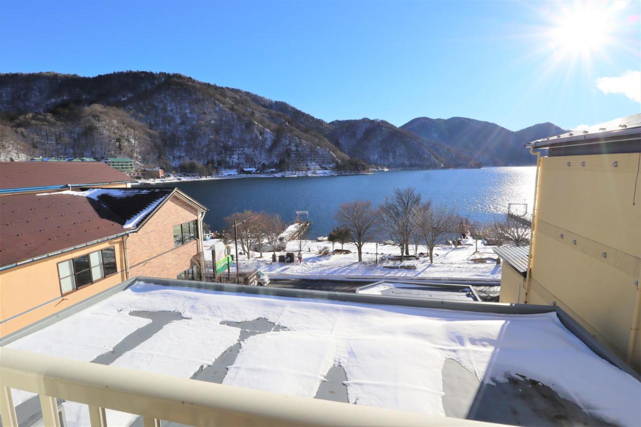 Standard Twin Room with Lake View