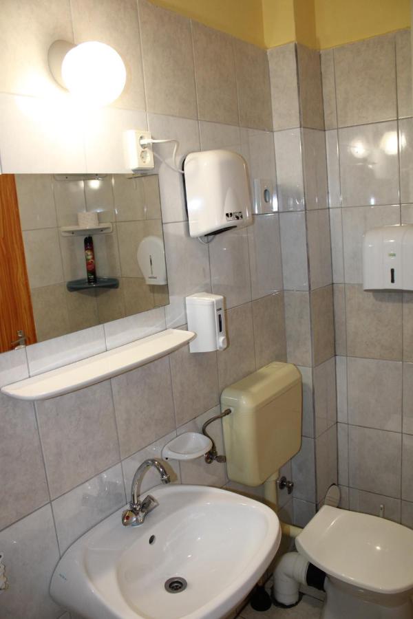 Dreibettzimmer mit Bad