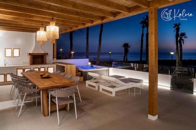 Villa - Beach Front