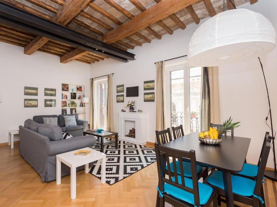 Trevi Fountain Luxury Apartment - B&B