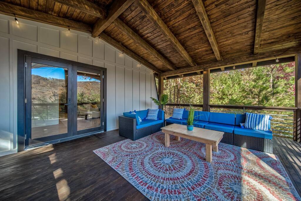 Modern Cabin with View, Pet-Friendly, Close to town - B&B