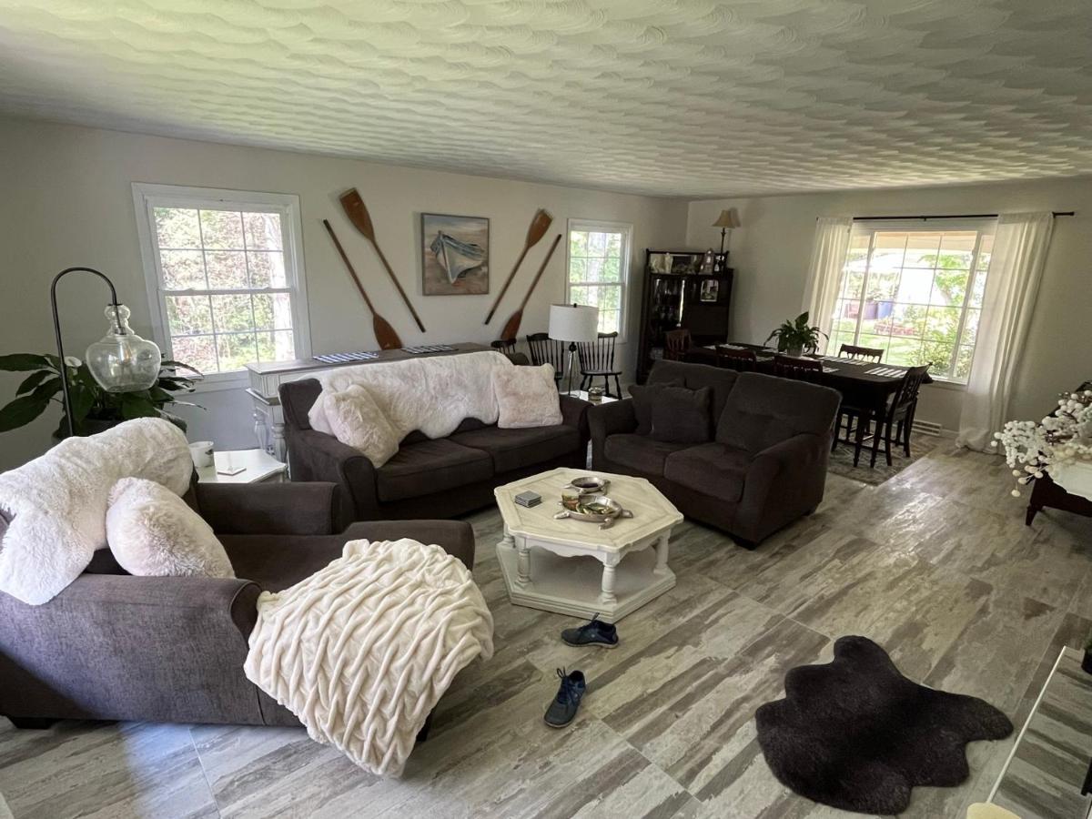 Breezeway Bay - Waterfront Full House - Ferienwohnung