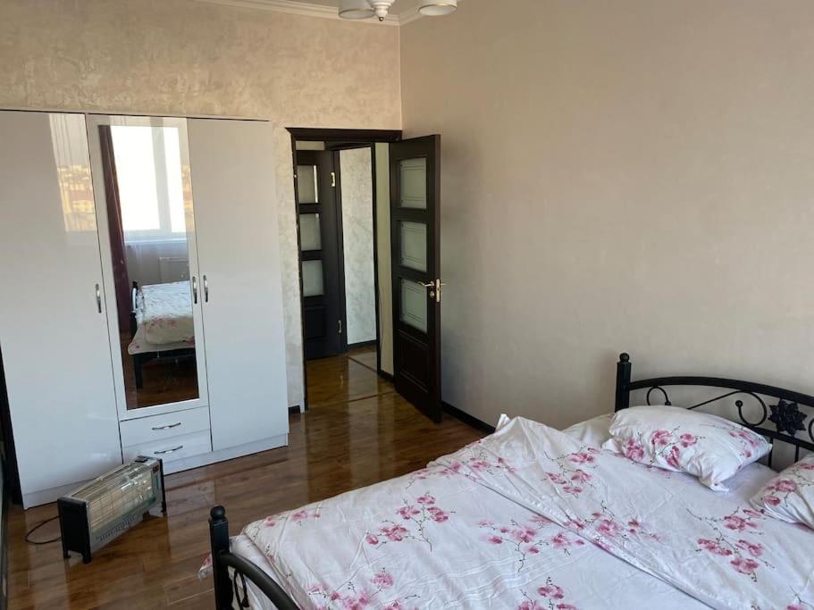 B&B Bishkek - apartments Baytur on Bokonbaeva 154 - Bed and Breakfast Bishkek