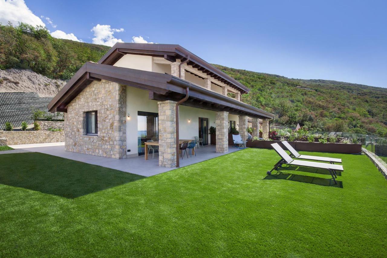 Villa Divina22- APT Icona con piscina e vista lago - Ferienwohnung Castelletto di Brenzone