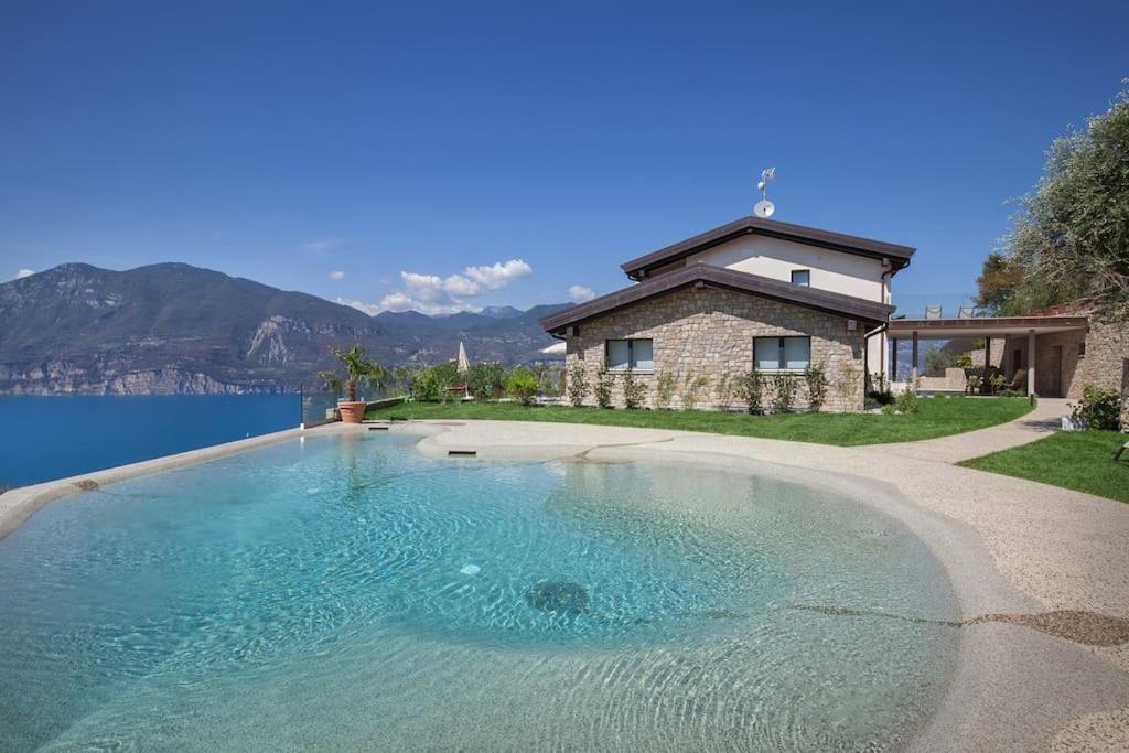 B&B Castelletto di Brenzone - Villa Divina - APT Divina con piscina e vista lago - Bed and Breakfast Castelletto di Brenzone
