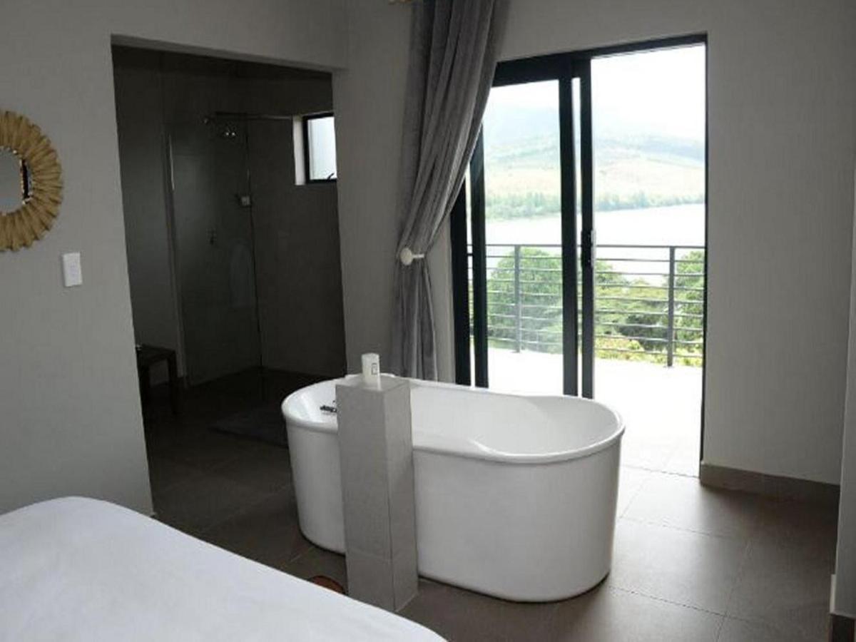 Apartment with Lake View