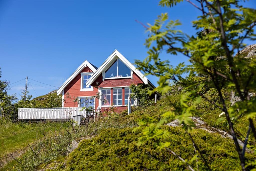 Sharming cabin in Sund - B&B