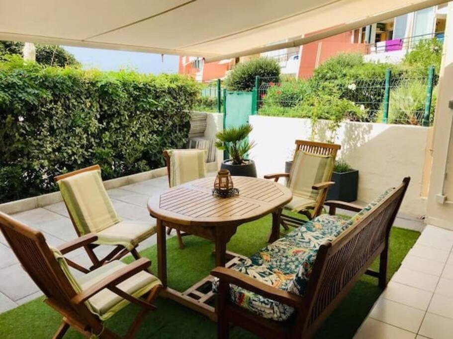 ''Croisette'' Appartement rez de jardin accès direct plage ! - B&B