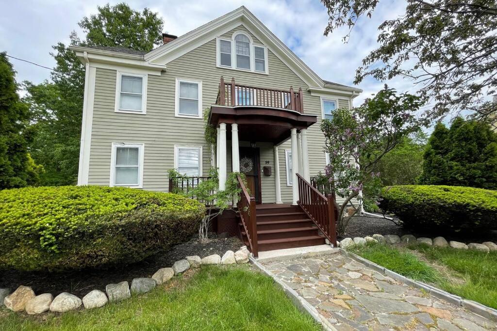 B&B Danvers - Large, Comfortable & Conveniently located Home - Bed and Breakfast Danvers