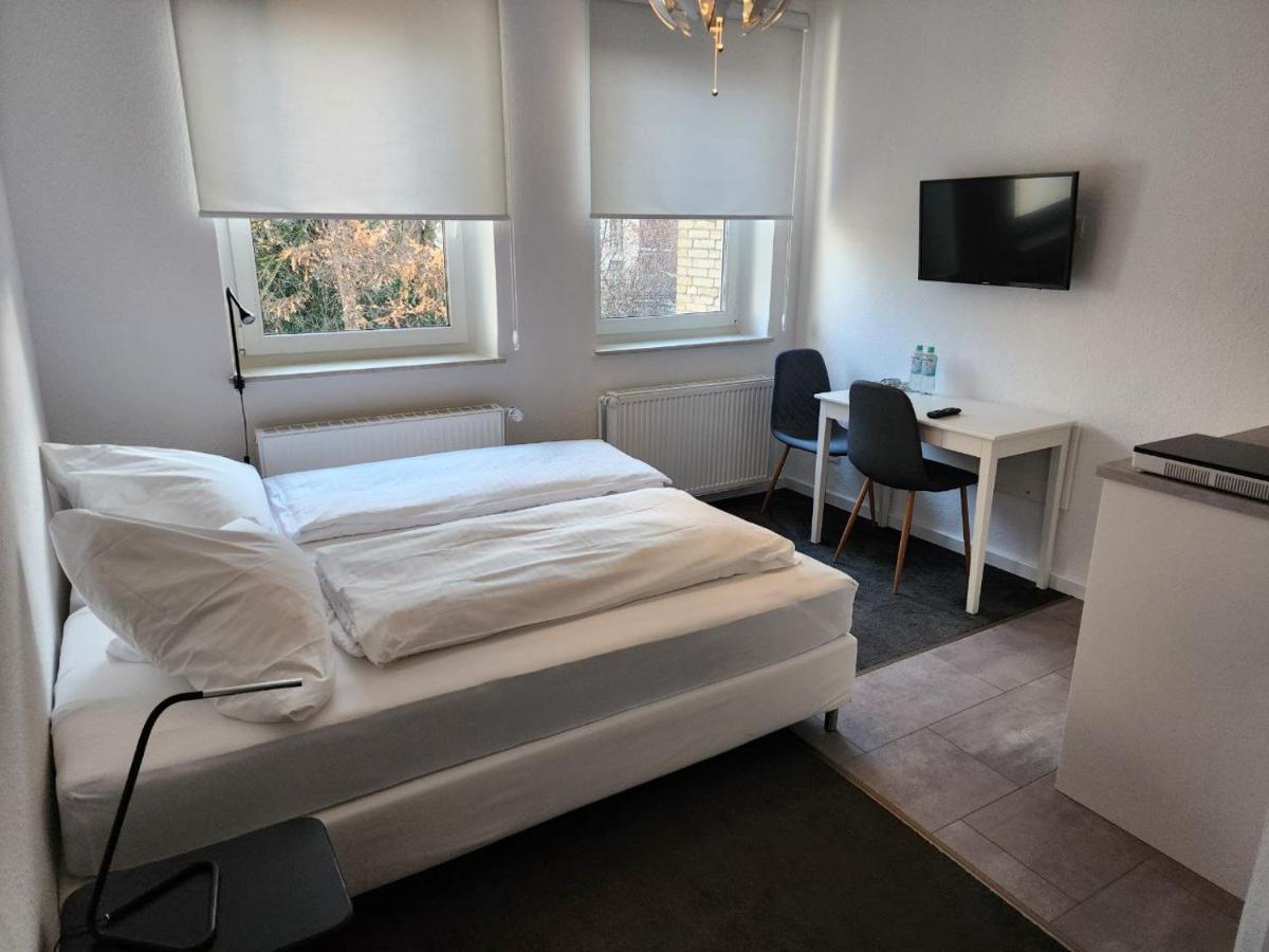 Apartment 32
