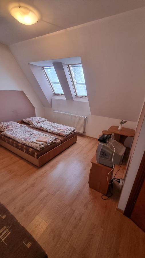 Driepersoonskamer met Badkamer