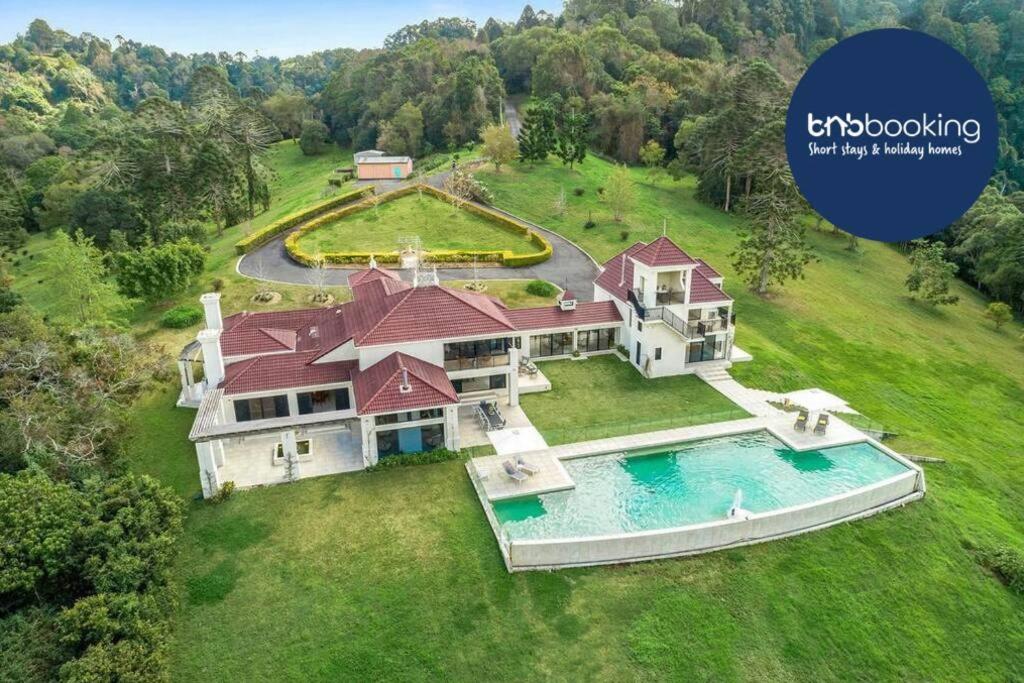 B&B Balmoral Ridge - Maleny Chateau 5 Bed , Pool, Country experience, Creek, Gym - Bed and Breakfast Balmoral Ridge