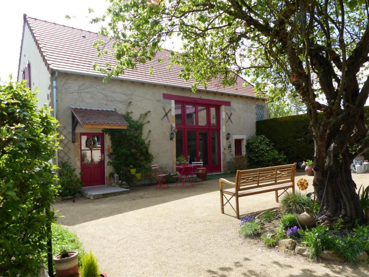 Grange rénovée avec jardin arboré, idéale pour séjours en famille ou entre amis, à Deneuille-les-Mines - FR-1-489-408 - Ferienwohnung