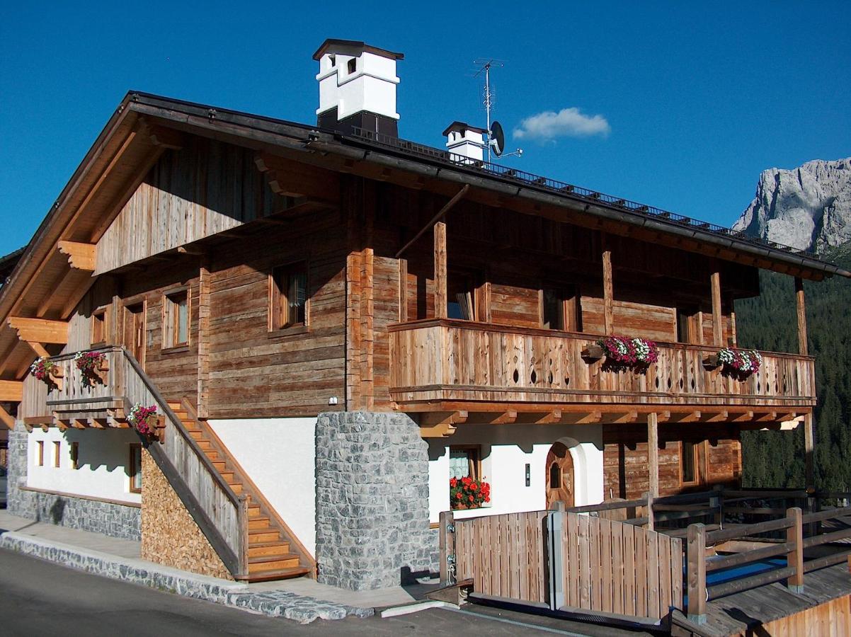 Apartment with Mountain View