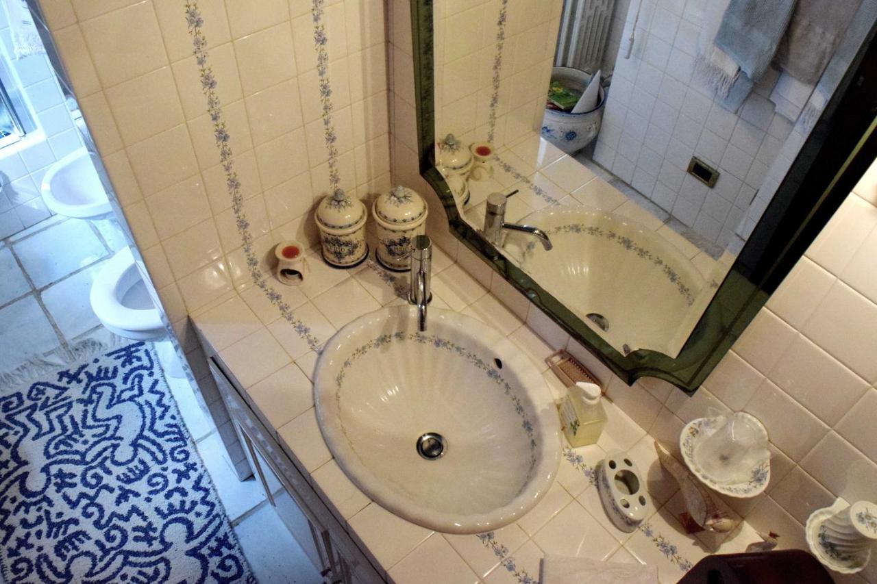 Camera Matrimoniale/Doppia con Letti Singoli con Bagno in Comune