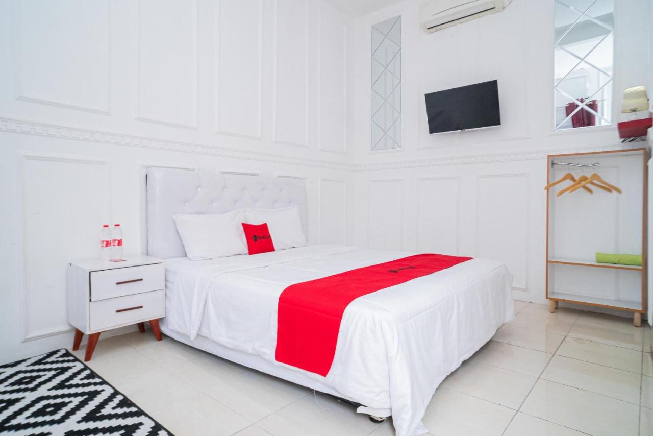 B&B Ponorogo - RedDoorz Syariah at Aura Homestay - Bed and Breakfast Ponorogo