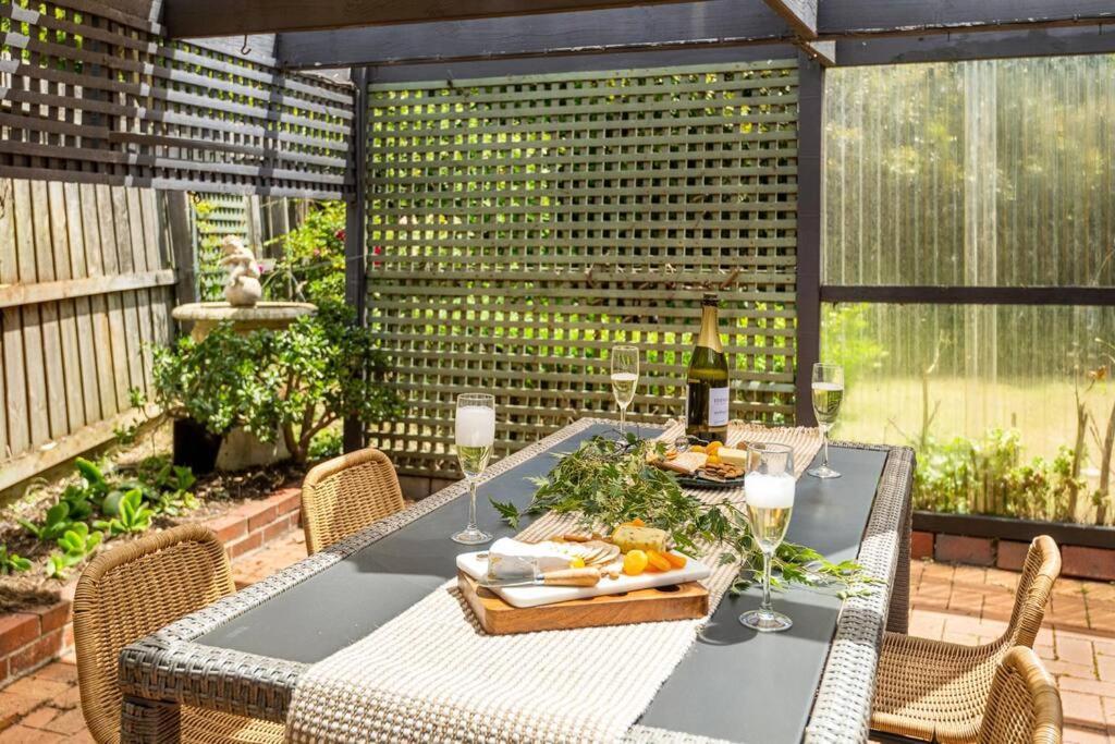 4 Bedroom home by Short & Long Stays - Ferienwohnung