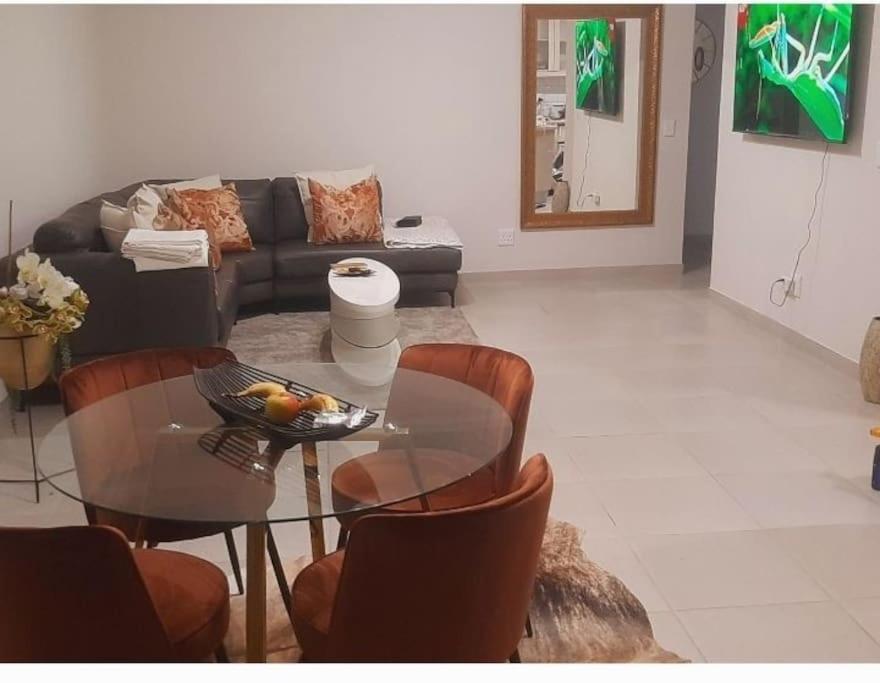 B&B Swakopmund - Lovely 2 bedroom apartment suitable for a family - Bed and Breakfast Swakopmund