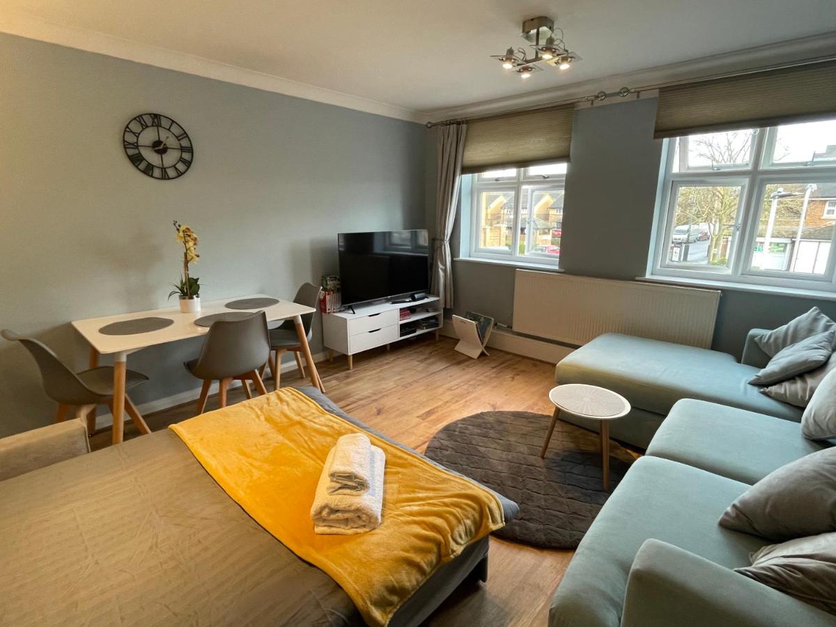 B&B Southall - Apartment with King Bed & Free Parking in London - Bed and Breakfast Southall
