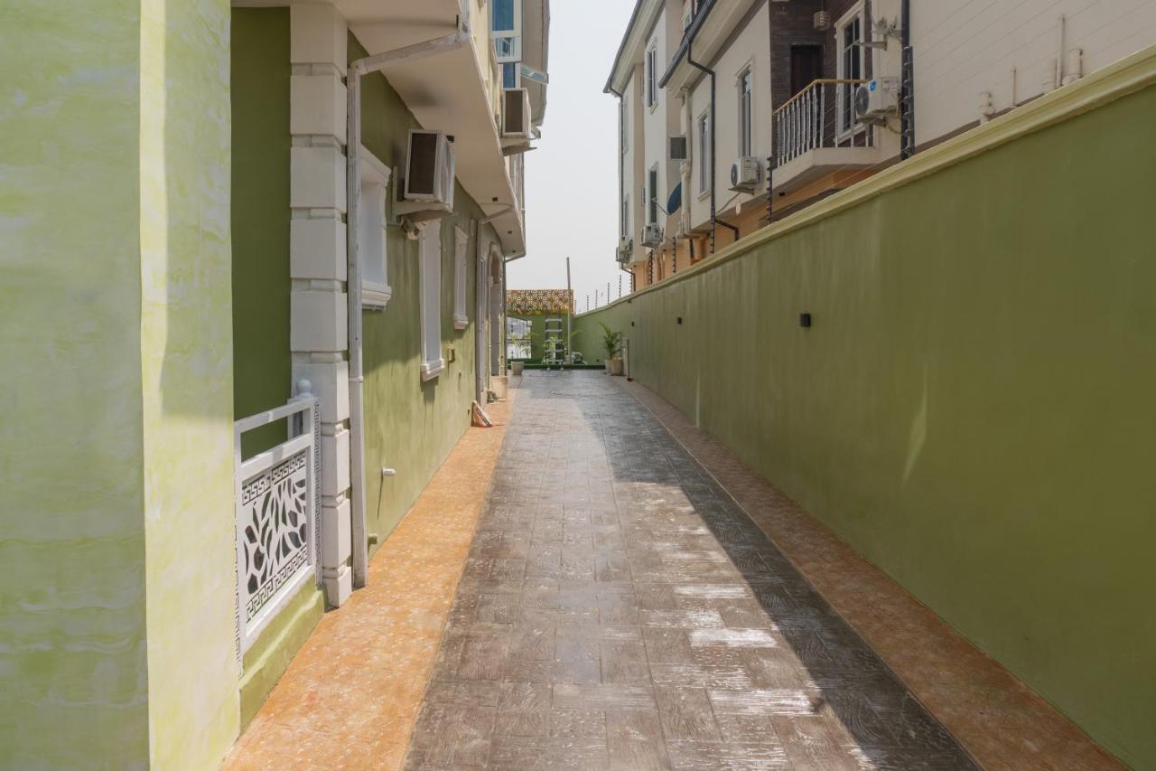 Admirable 2-bed-Apt With 24hrs Power & Starlink SuperFast Speed WiFi - B&B Amuwo