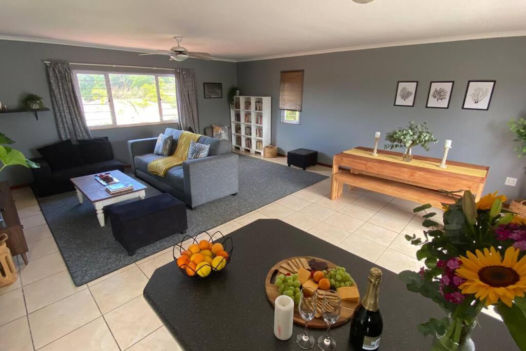 B&B Durban - The Palms 3 bedroom loft apartment in leafy suburb - Bed and Breakfast Durban