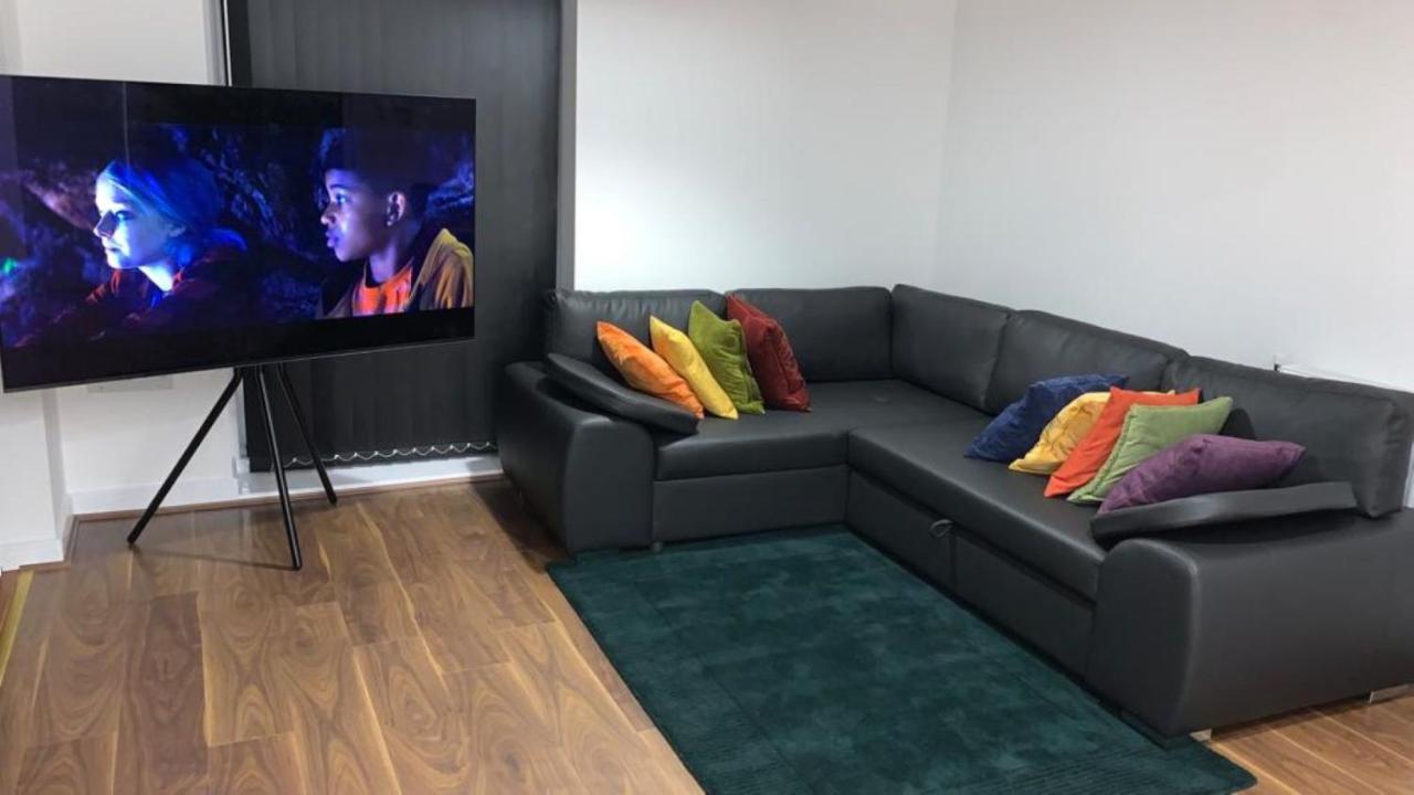 Brand New One Bed Luxury Flat No Parties No Events - B&B