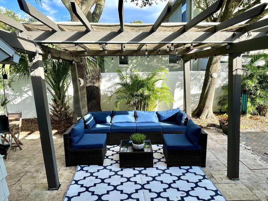 Cozy sanctuary minutes from the bay and beaches - B&B