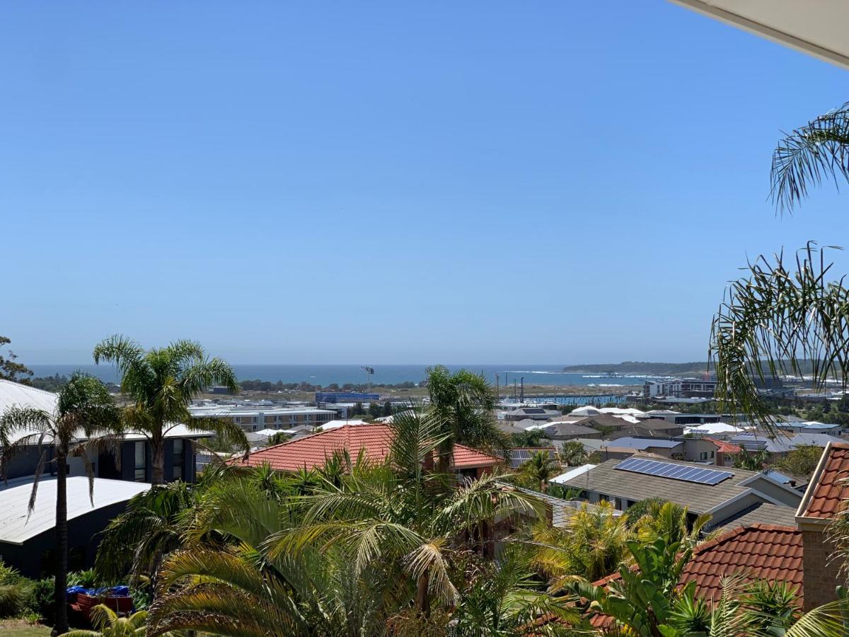 B&B Shellharbour - Cheerful/family friendly home with water views - Bed and Breakfast Shellharbour