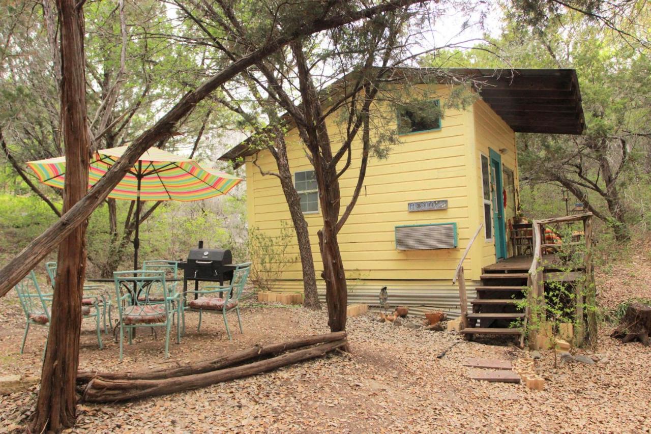 B&B Marble Falls - The Mexico Cabin at Creekside Camp & Cabins - Bed and Breakfast Marble Falls