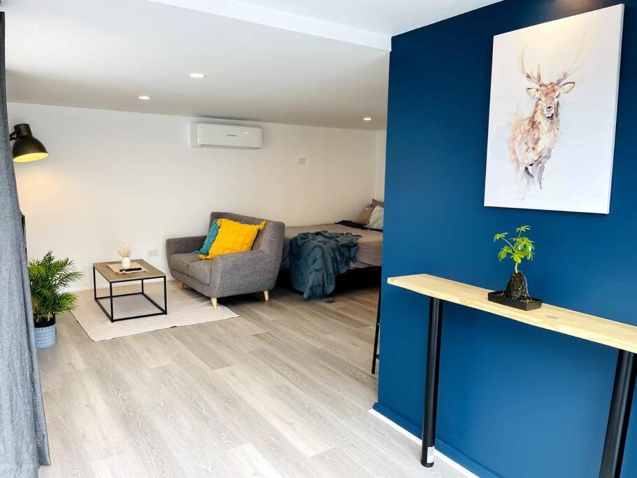 Newly Renovated Contemporary Private Studio near Hobart CBD and Airport - Chambres d’hôtes