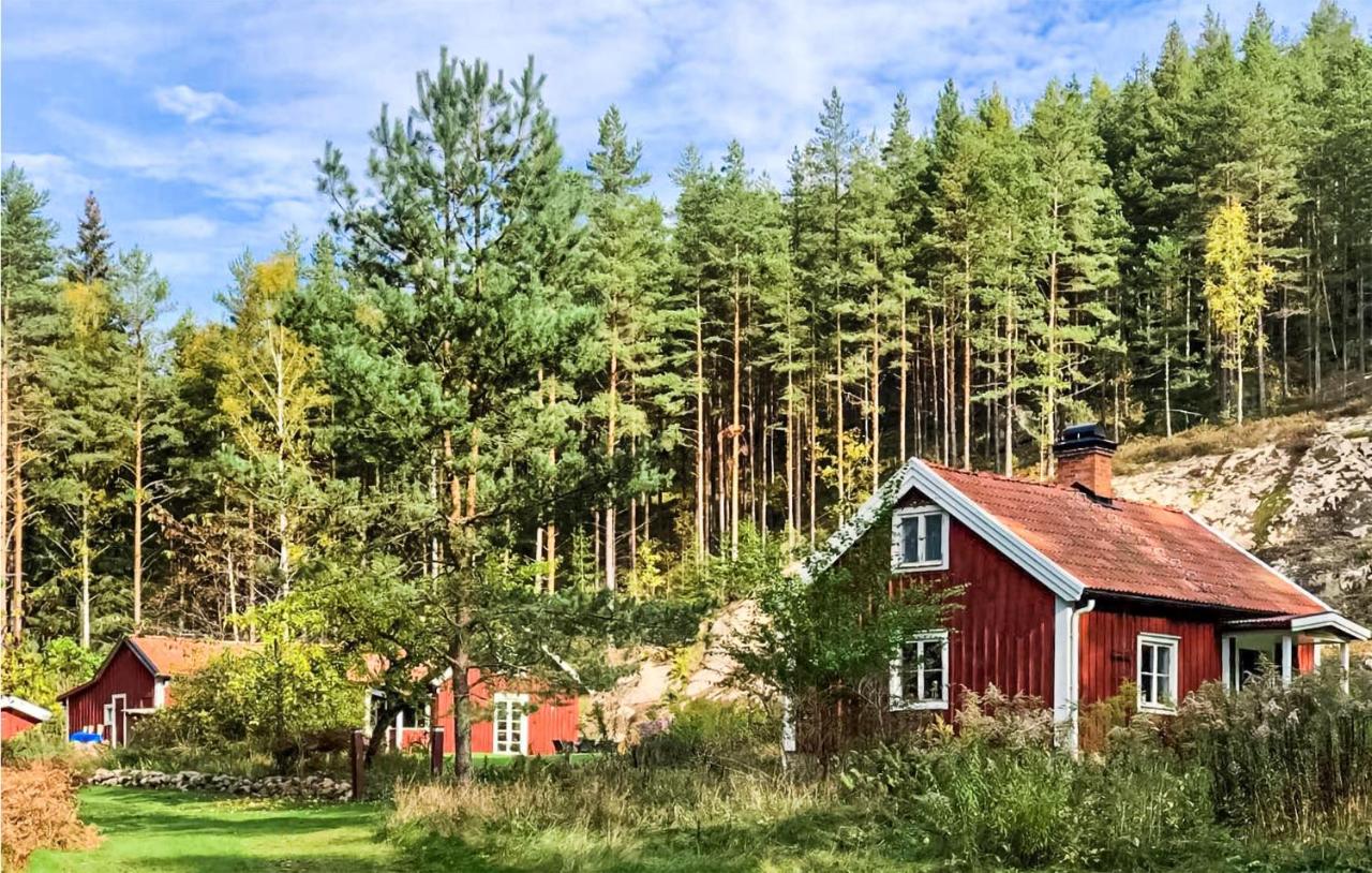 B&B Blåvik - Pet Friendly Home In Boxholm With Kitchen - Bed and Breakfast Blåvik