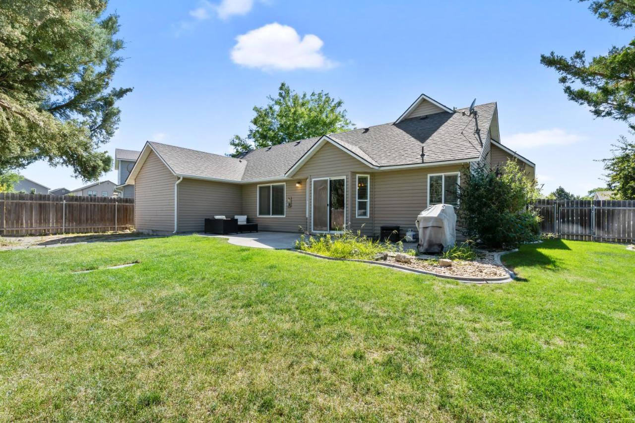 Southwestern Style 4 Bedroom Nampa Home Sleeps 16! - Bed and Breakfast