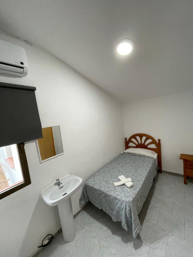 Single Room with Shared Bathroom