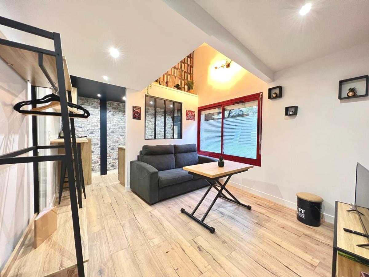 B&B Poitiers - Le Loft ~ à 4 min de la gare, Fibre + Parking privé - Bed and Breakfast Poitiers