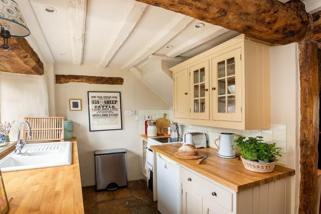 B&B Kingham - Charming 2BD Cottage in the Heart of Kingham! - Bed and Breakfast Kingham