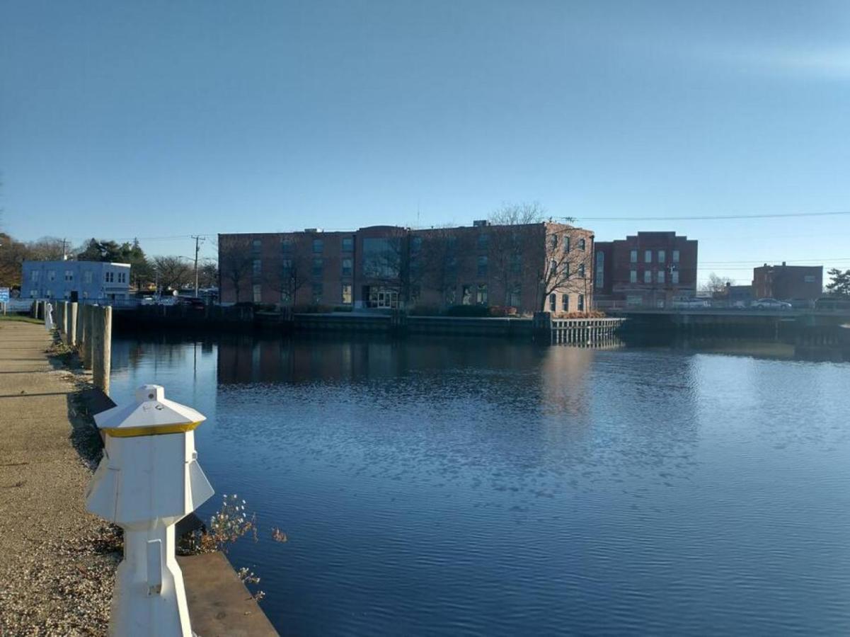 Riverfront Loft Apt A - B&B