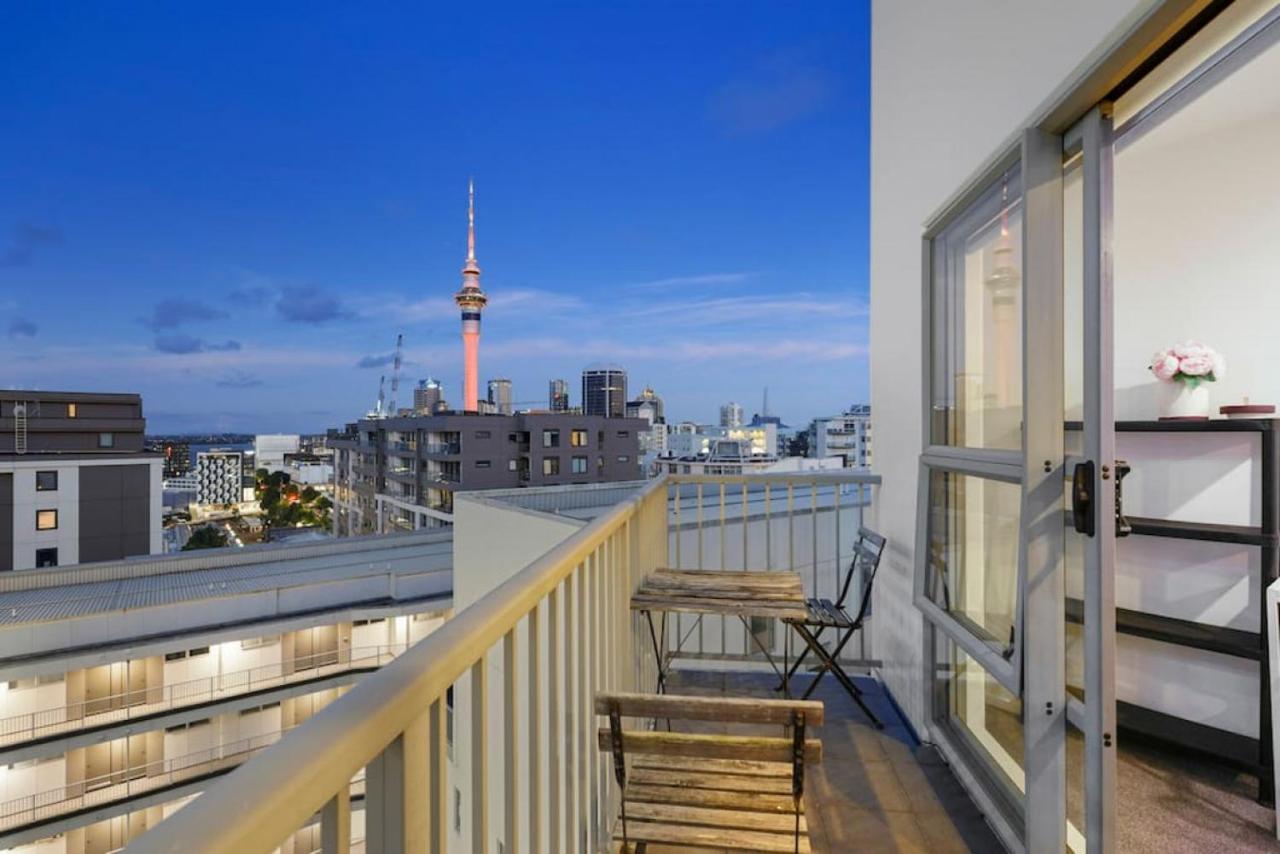 B&B Auckland - Central City 2BR Aprtmt - Sky Tower Views - Wi-Fi - Bed and Breakfast Auckland