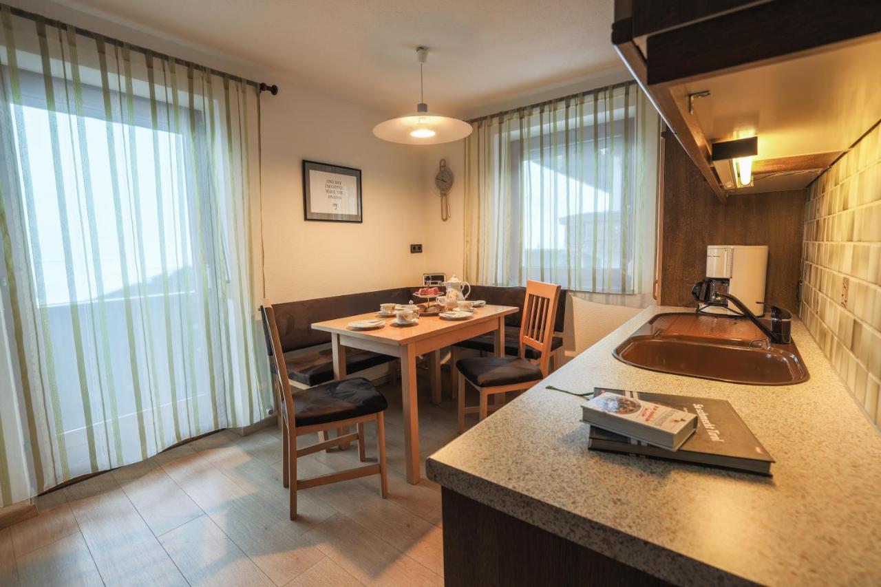Apartment mit Balkon