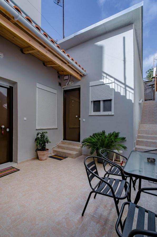 Renovated 2BD house close to Pireus port - B&B Pireo