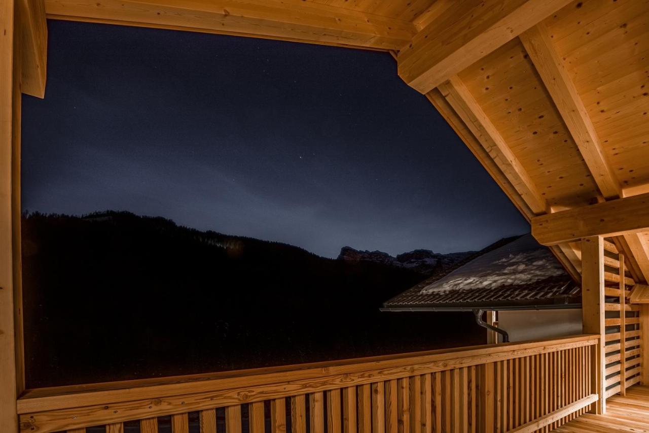 Apartment with Mountain View