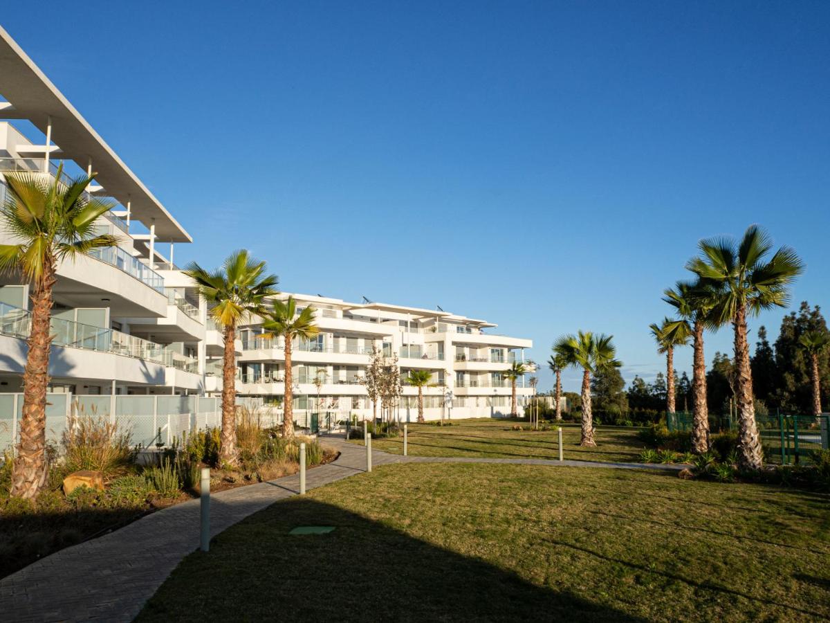 Wonderful, excellent new 4-bed apartment near Málaga with indoor and outdoor swimmimg pools, gym and sauna facilities - B&B