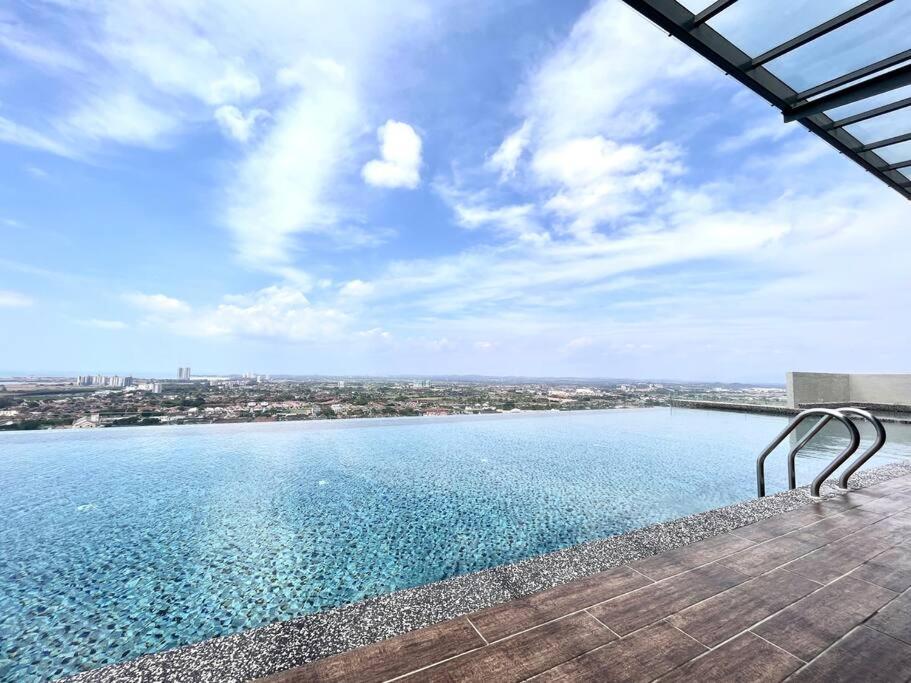 Ins Suite @ The Quartz Residence-Infinity Pool - B&B Malacca