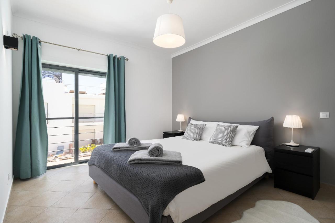 Apartment mit Poolblick