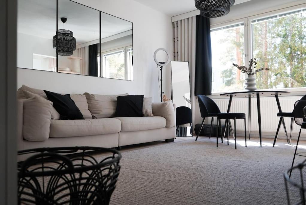 Tyylikäs hyvin varusteltu asunto. Oma autopaikka. - Bed and Breakfast