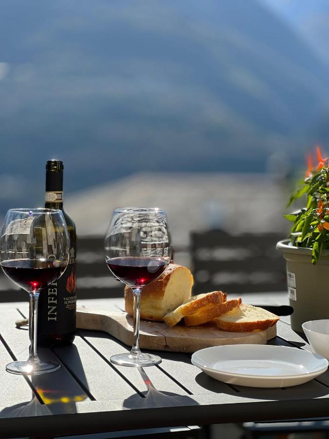 Panoramic Apartment Italian Alps Valtellina near Sondrio, Tirano - Chambres d'hôtes Poggiridenti
