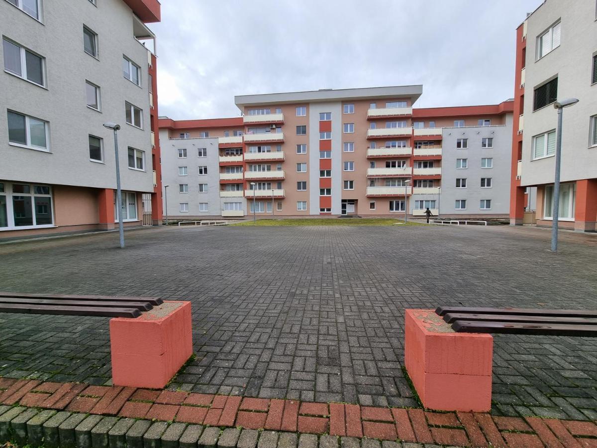 Apartment Banska - City Centre & Private Parking - Bed and Breakfast Banská Bystrica