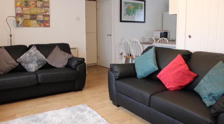 B&B Swansea - 2 bedroom Chalet all to yourself, free parking, dogs welcome - Bed and Breakfast Swansea
