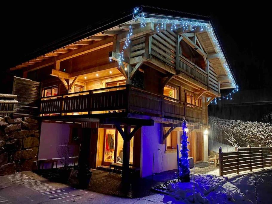 B&B Les Villards-sur-Thônes - Androsace Appartement dans Chalet bois avec Jacuzzi privatif Terrasse et Vue Montagne - Bed and Breakfast Les Villards-sur-Thônes