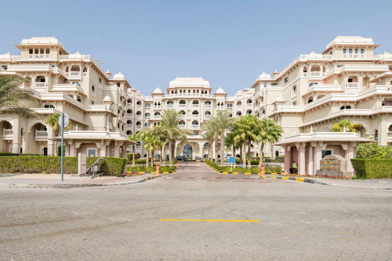 Fully-equppied studio with private beach and pool - B&B